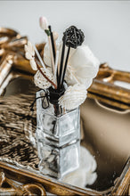 Load image into Gallery viewer, Floral Bouquet Diffuser