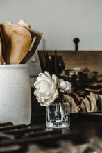 Load image into Gallery viewer, Floral Bouquet Diffuser